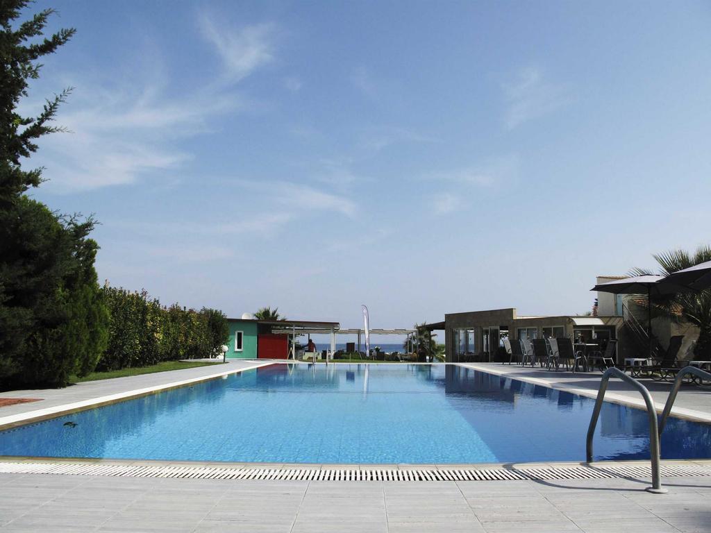 Hotel Azur Kriopigi Buitenkant foto